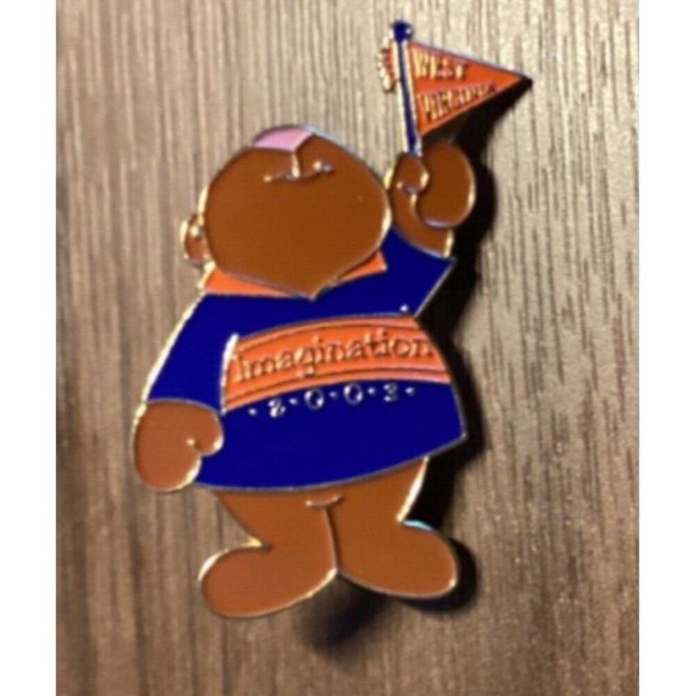 Destination Imagination Pin 💥 2003 WV BEAR WITH BANNER WEST VIRGINIA💥 DI OM208